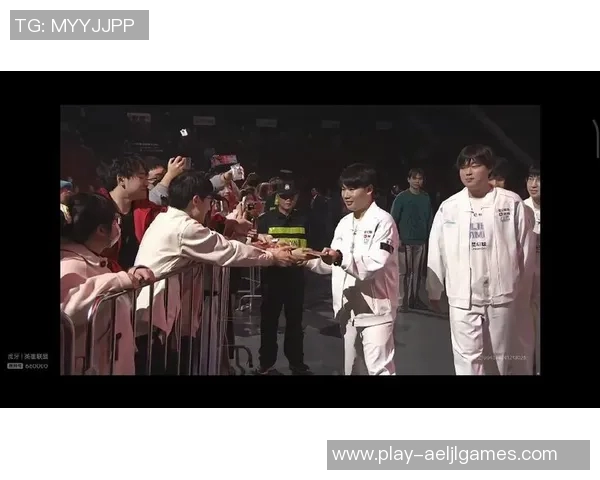 电竞新闻赛后复盘BLG与LNG的团队协作分析与战术总结